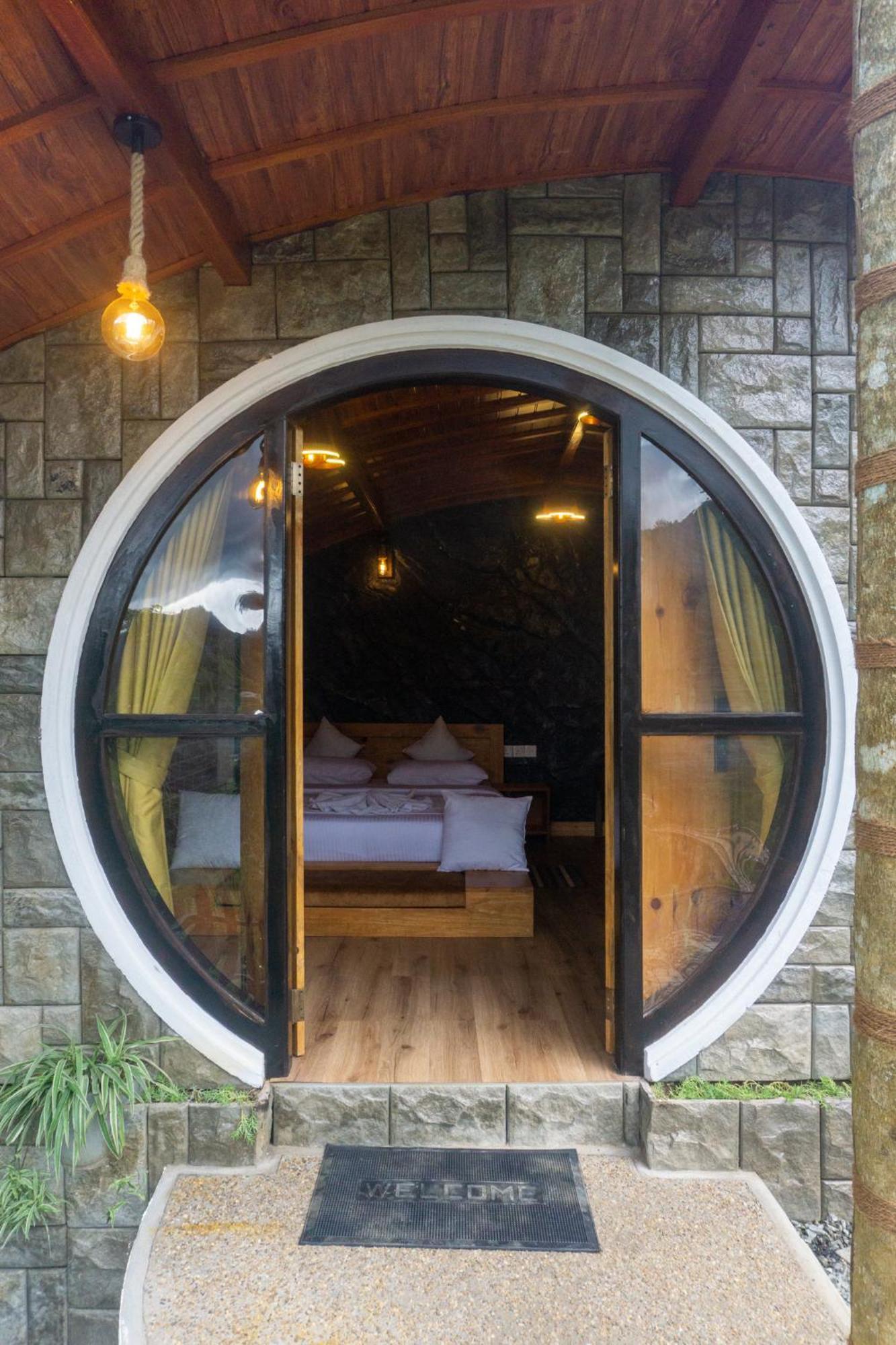 Bed and Breakfast Hobbit Hole Hideaway Елла Екстер'єр фото