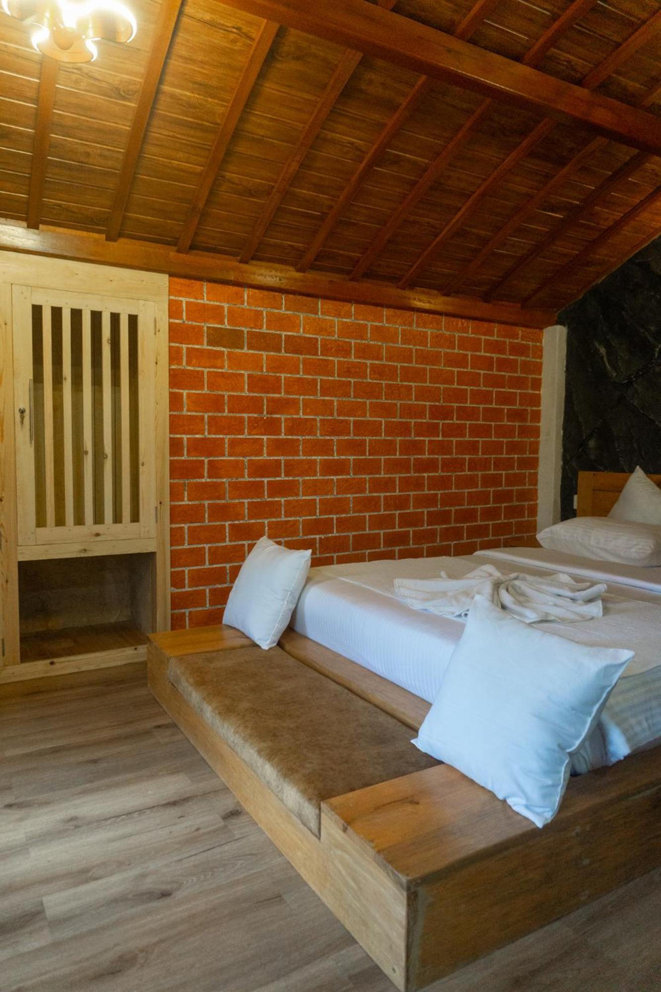 Bed and Breakfast Hobbit Hole Hideaway Елла Екстер'єр фото