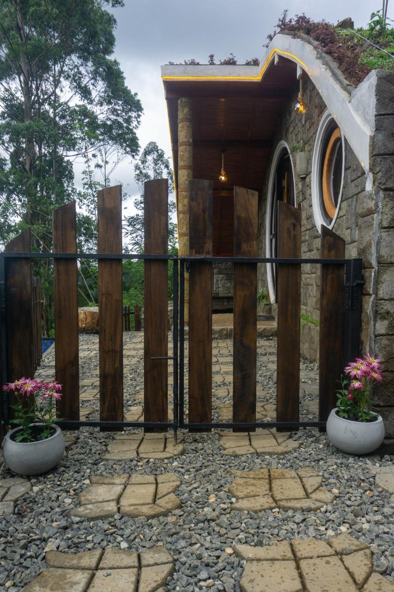 Bed and Breakfast Hobbit Hole Hideaway Елла Екстер'єр фото