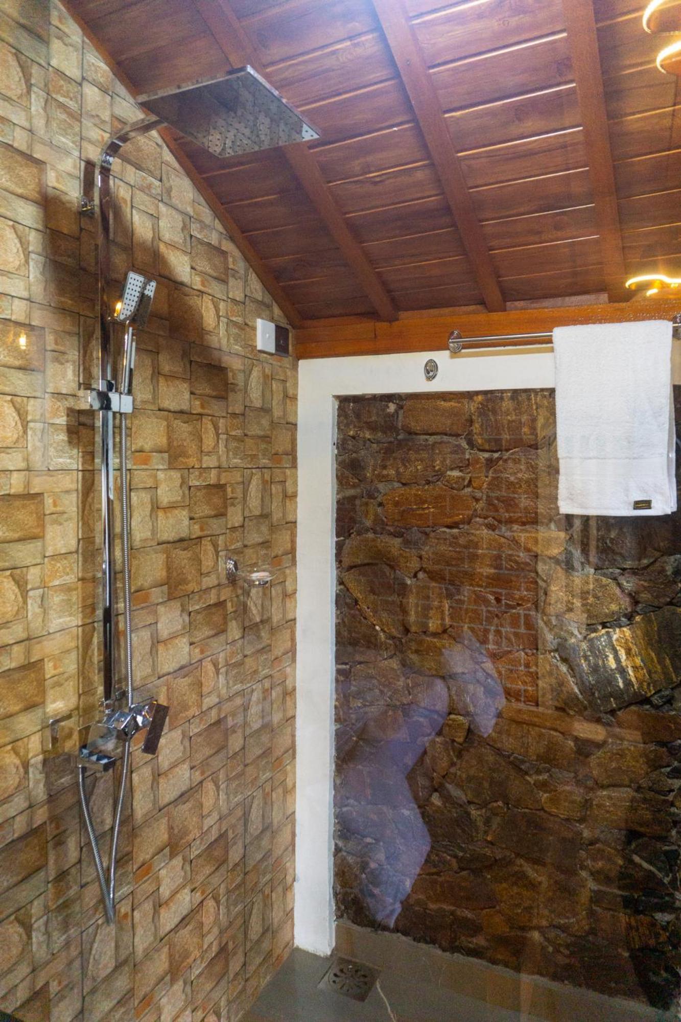 Bed and Breakfast Hobbit Hole Hideaway Елла Екстер'єр фото