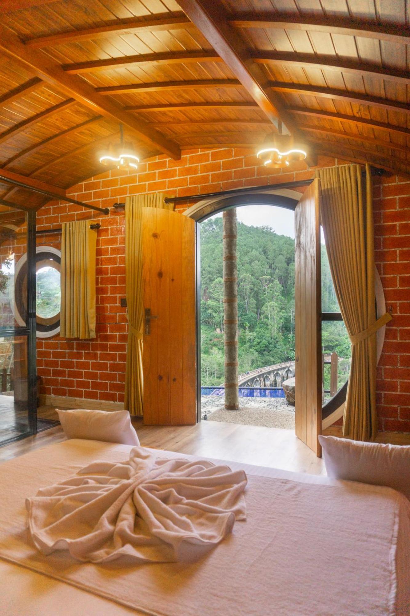 Bed and Breakfast Hobbit Hole Hideaway Елла Екстер'єр фото