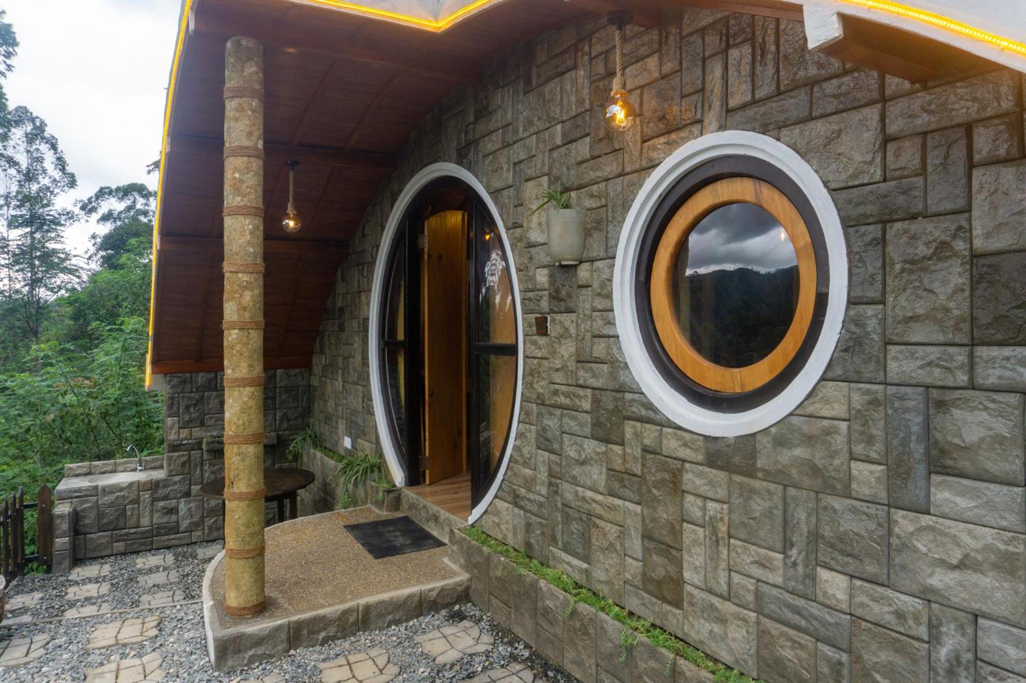 Bed and Breakfast Hobbit Hole Hideaway Елла Екстер'єр фото
