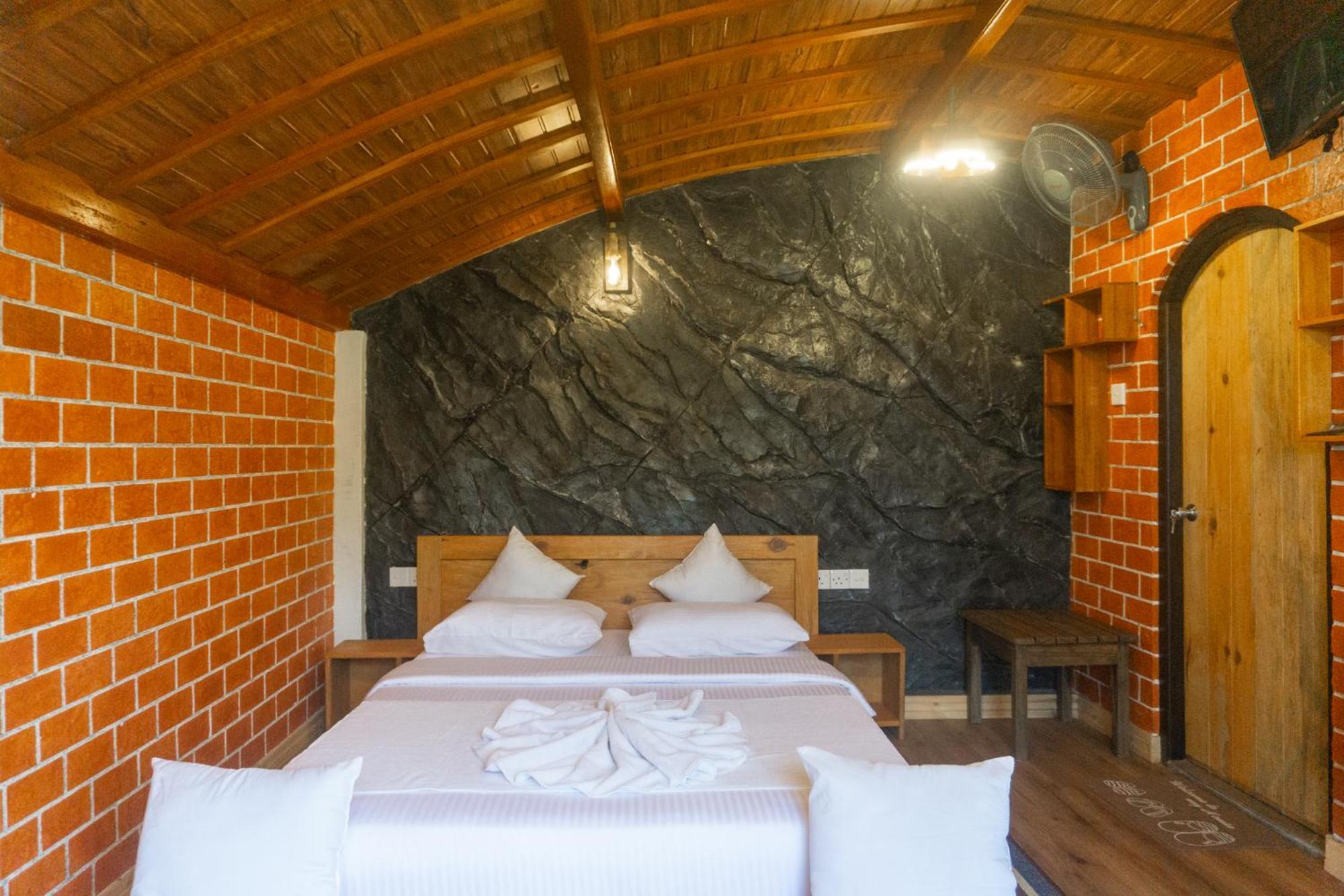 Bed and Breakfast Hobbit Hole Hideaway Елла Екстер'єр фото