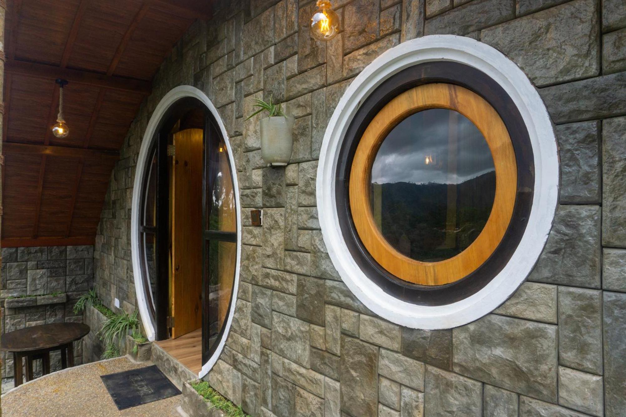 Bed and Breakfast Hobbit Hole Hideaway Елла Екстер'єр фото