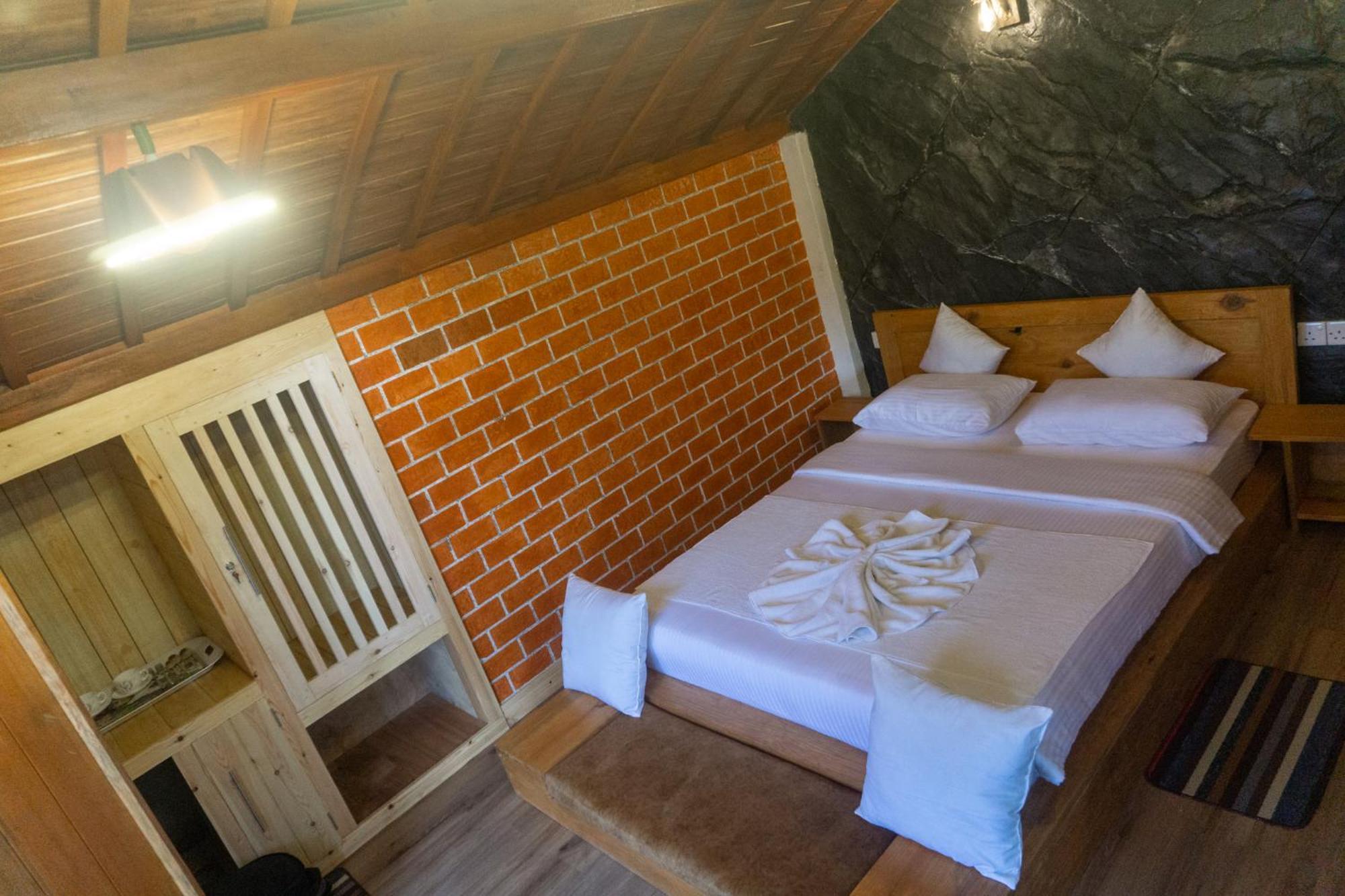 Bed and Breakfast Hobbit Hole Hideaway Елла Екстер'єр фото