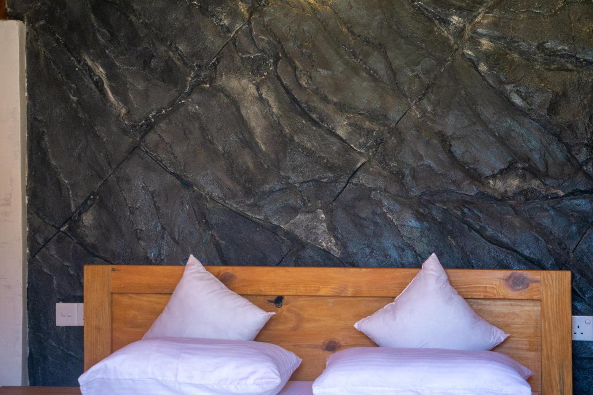 Bed and Breakfast Hobbit Hole Hideaway Елла Екстер'єр фото