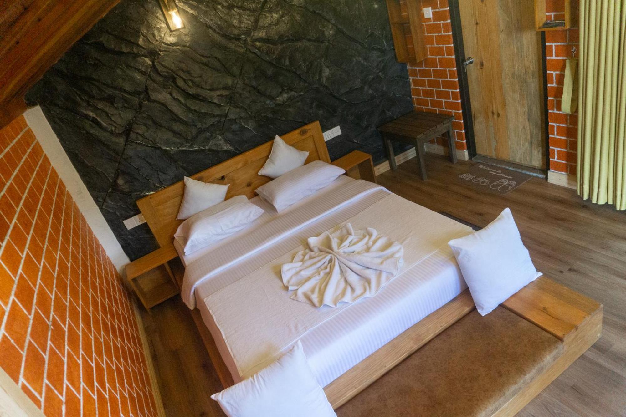 Bed and Breakfast Hobbit Hole Hideaway Елла Екстер'єр фото
