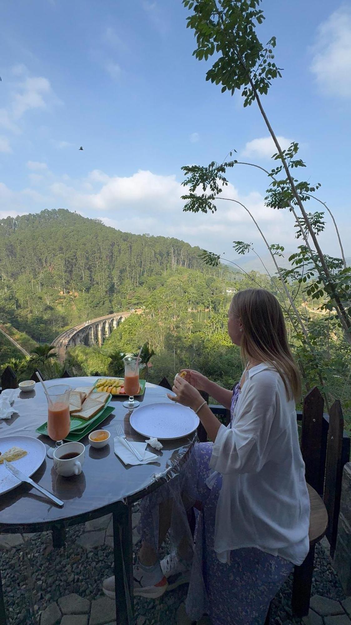 Bed and Breakfast Hobbit Hole Hideaway Елла Екстер'єр фото